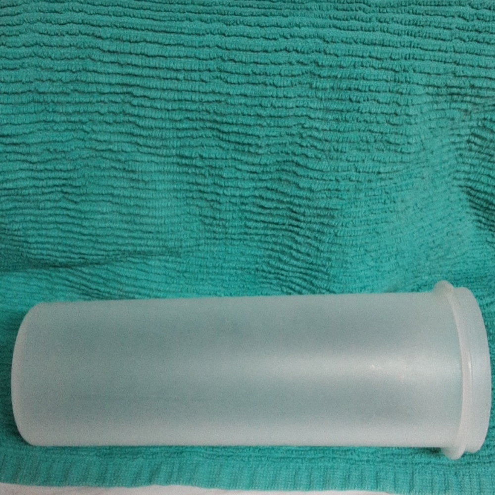 Tupperware spaghetti container - Picture 5 of 5